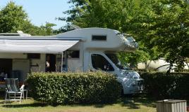 camping car au camping le Pipiou